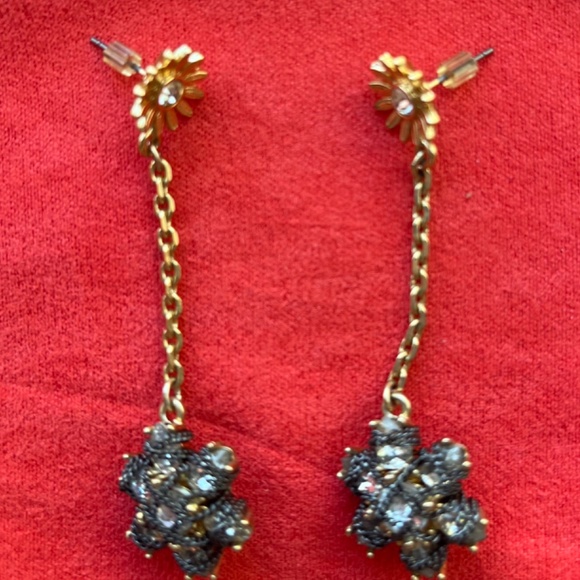 Long gold tone flower earrings with grey and clear crystals - Picture 2 of 2